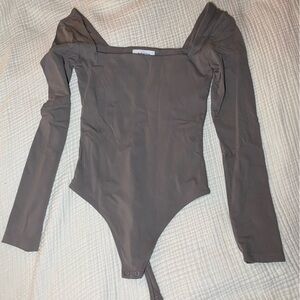 Aritzia babaton square neck long sleeve bodysuit